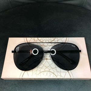 Quay Vivienne Sunglasses in Black/Smoke